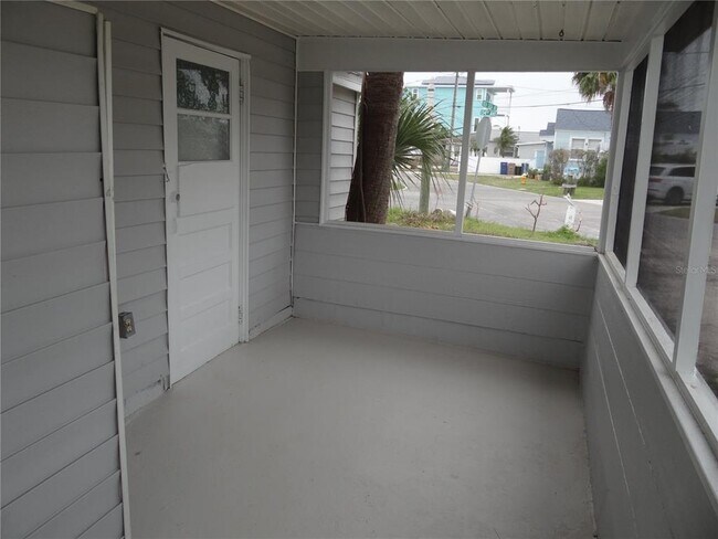 Building Photo - 13360 Boca Ciega Ave