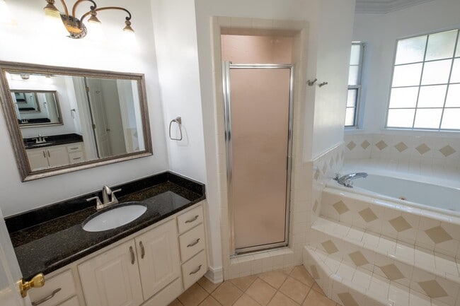 Building Photo - 3510 Gardenview Way