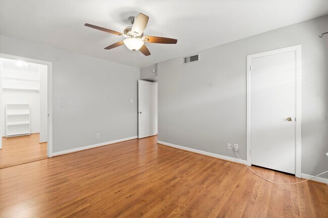 Building Photo - 2824 Briarhurst Dr