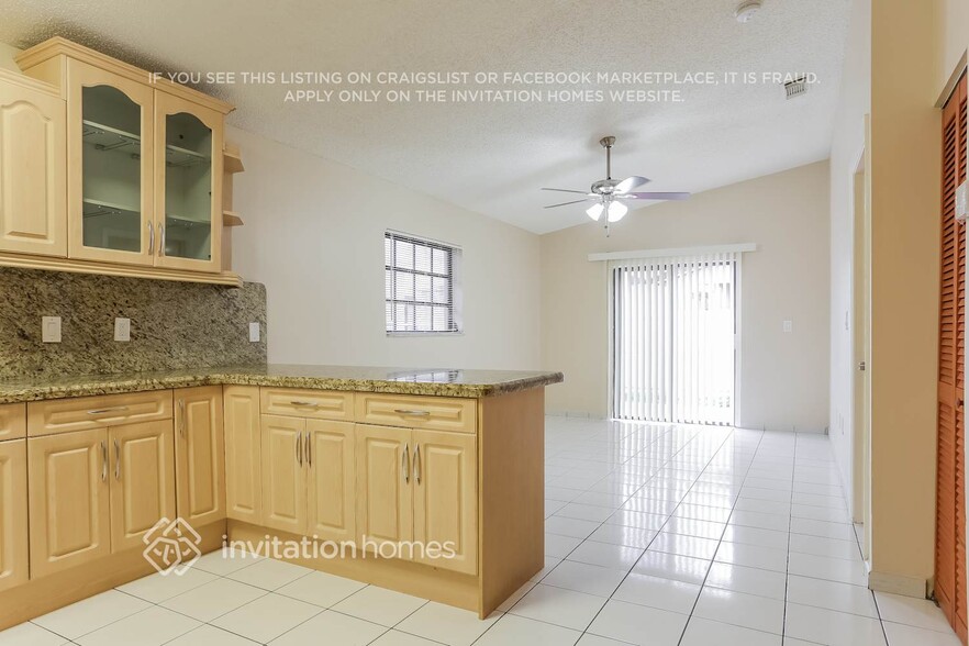 Building Photo - 2522 W 72nd St