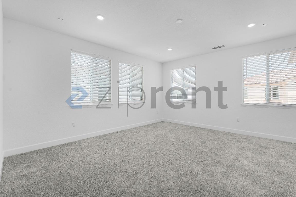 Building Photo - Unit