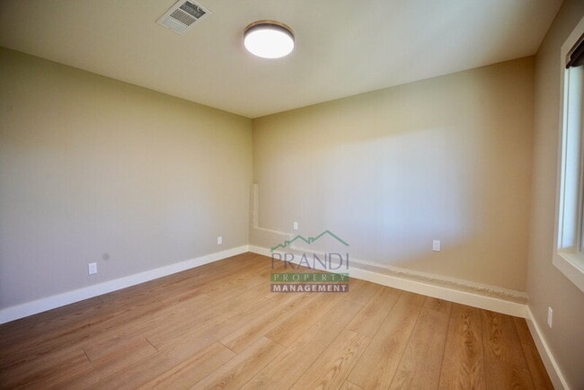 Building Photo - 62 Dunfries Terrace