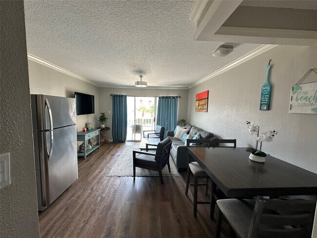 Building Photo - 6300 Seawall Blvd