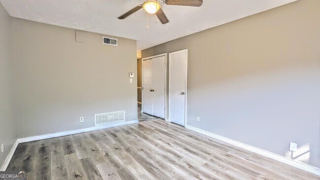 Building Photo - 1235 Riverside Dr