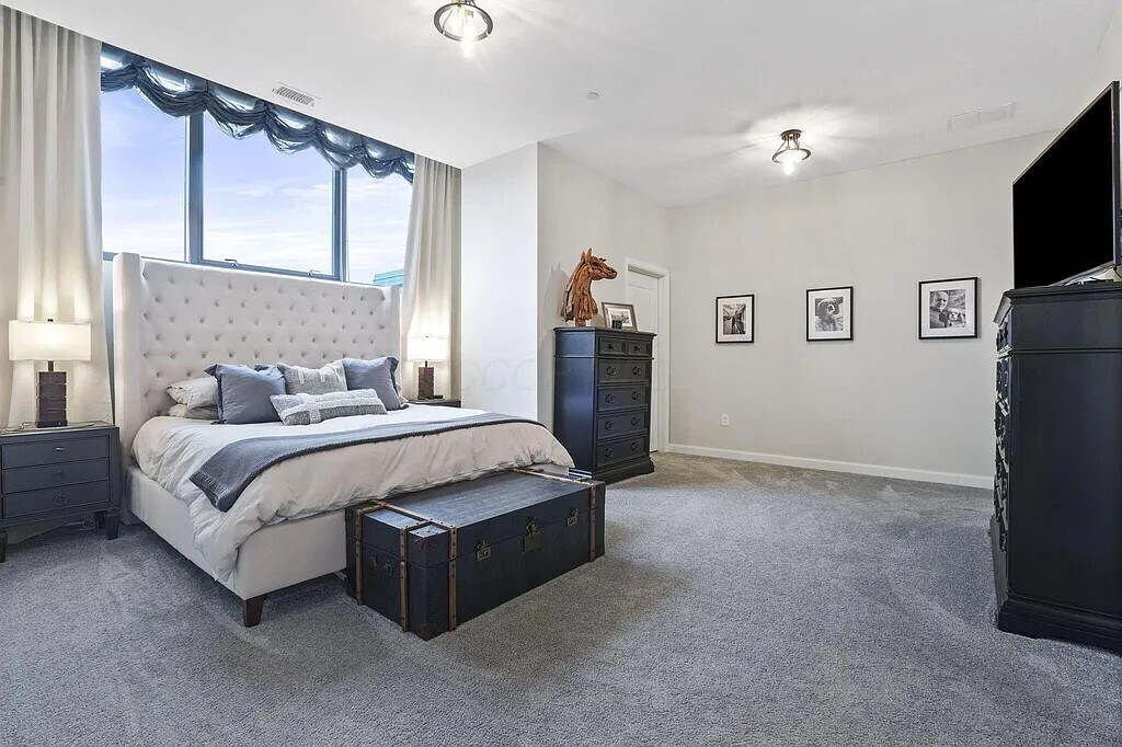 Primary Bedroom - 300 W Spring St