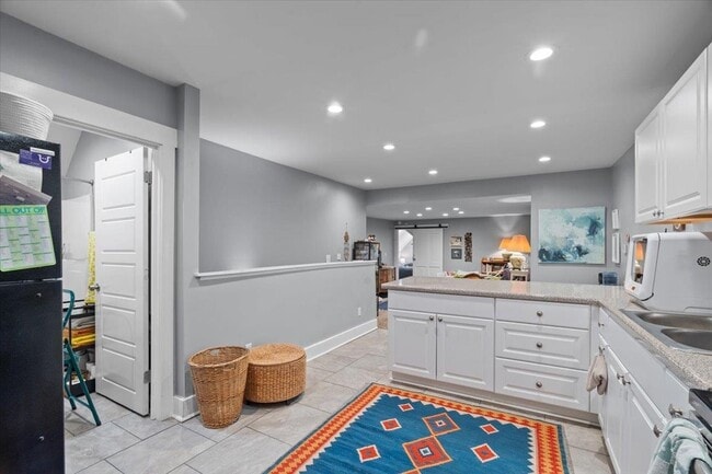 Building Photo - 227 N Willett St