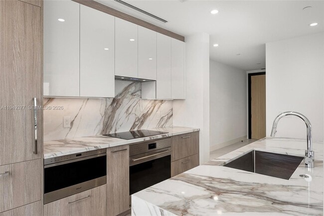 Building Photo - 151 N Seabreeze Blvd