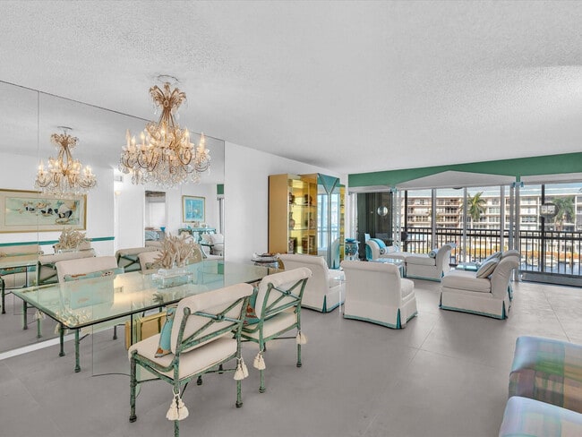 Building Photo - 1537 E Hillsboro Blvd