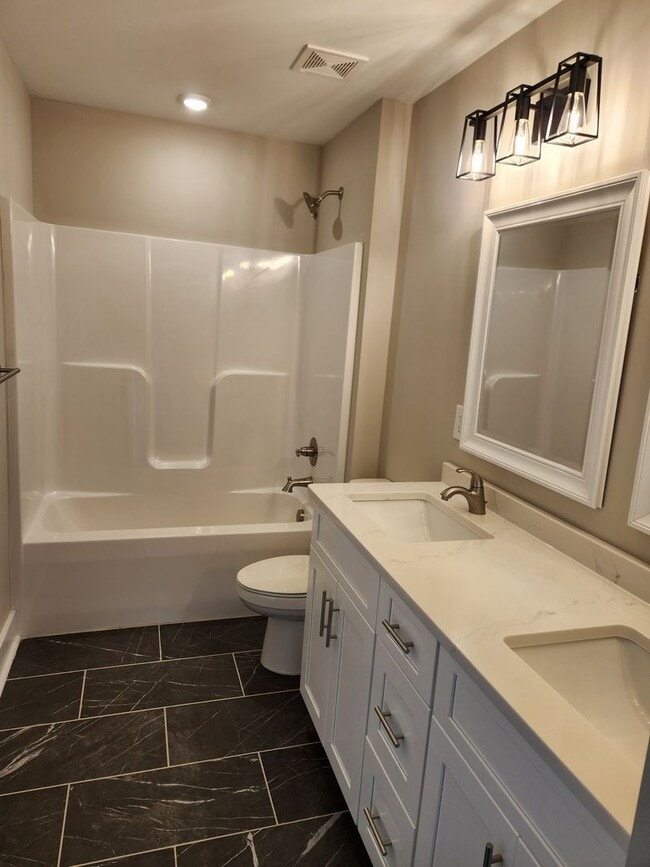 Building Photo - Chesterfield - 5 Bed 3.5 Bath Newer Modern...