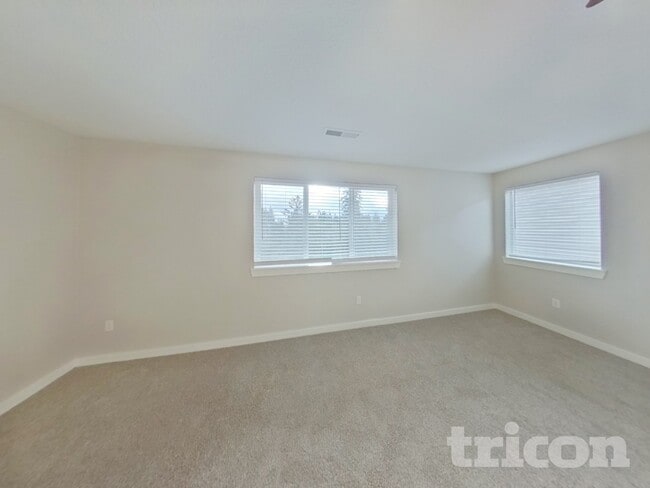 Building Photo - 2525 W 10th St