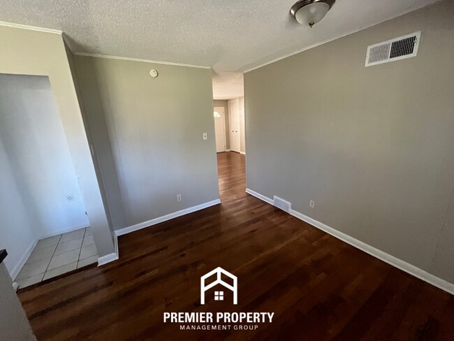 Building Photo - Spacious 3BR Home in 38118 | Hardwood Floors, Formal Dining & Large Fenced Yard