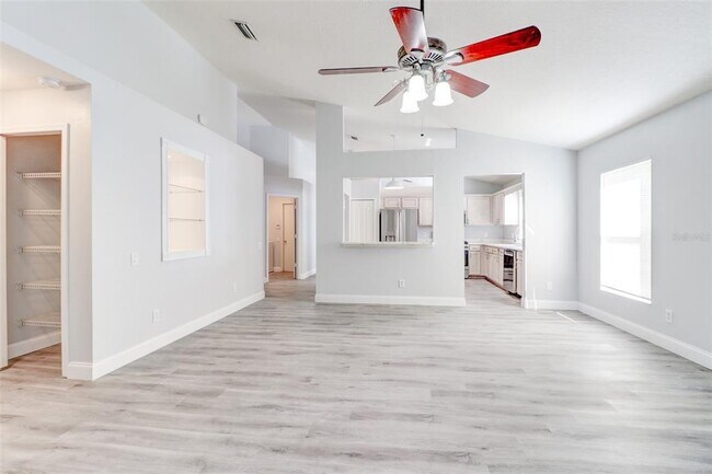 Building Photo - 29806 Morningmist Dr