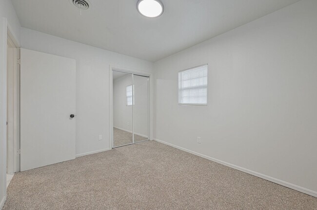 Building Photo - 3133 Delmar Rd