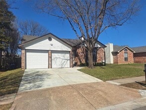 Building Photo - 219 Rodeo Dr