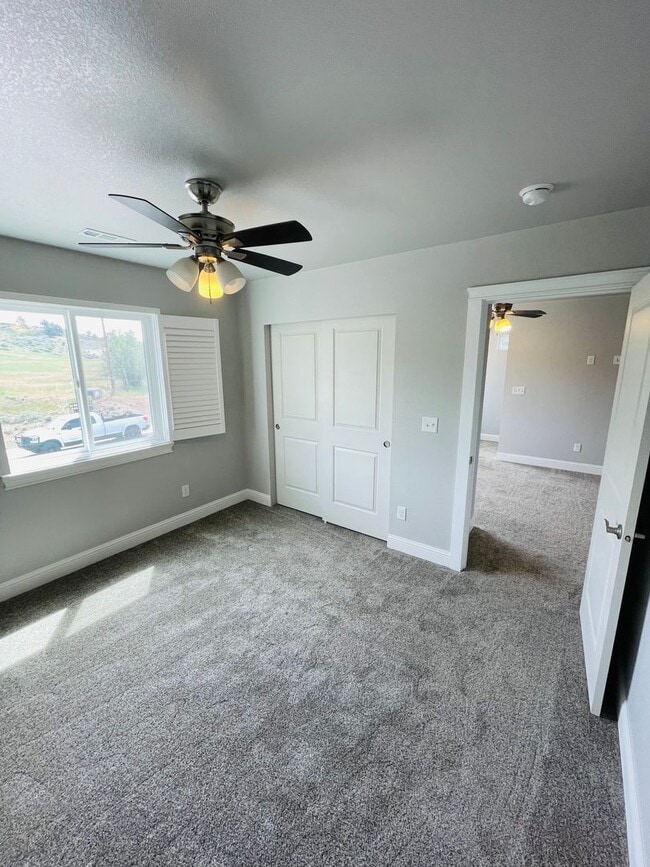 Building Photo - Entertainers delight, 3bdrm 2.5 bath home ...