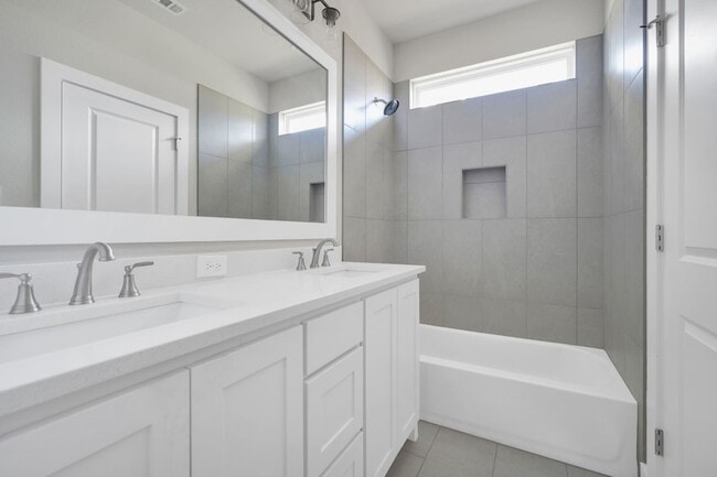 Building Photo - 500 Woodside Trl