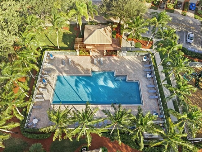 Building Photo - 3912 Tree Top Dr