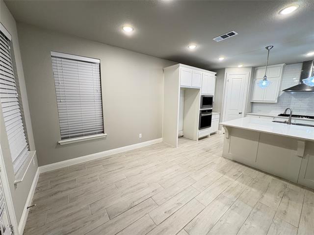 Building Photo - 2300 Offerande Dr