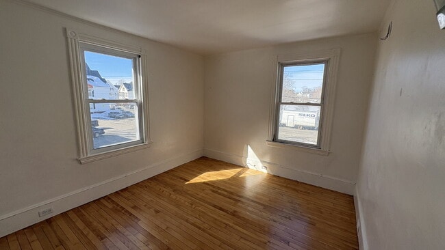 Building Photo - Charming 3-Bed Home with Gleaming Hardwood Floors in Westbrook – Your Cozy Retreat Awaits!