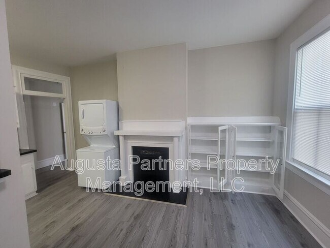 Building Photo - 323.5 Ellis St