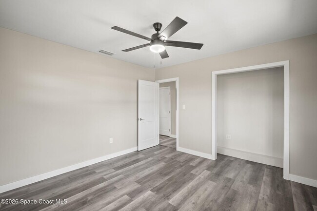 Building Photo - 1137 Delmar Terrace