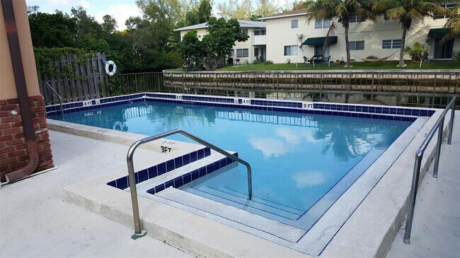 Building Photo - 1401 NE 57th Pl