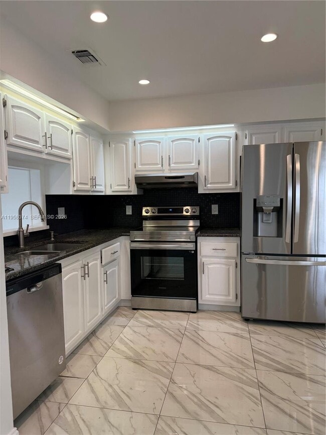 Building Photo - 19253 Carolina Cir