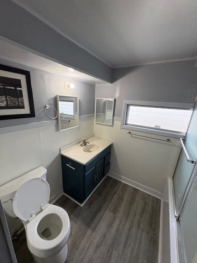 Building Photo - 901 NE Glen Oak Ave