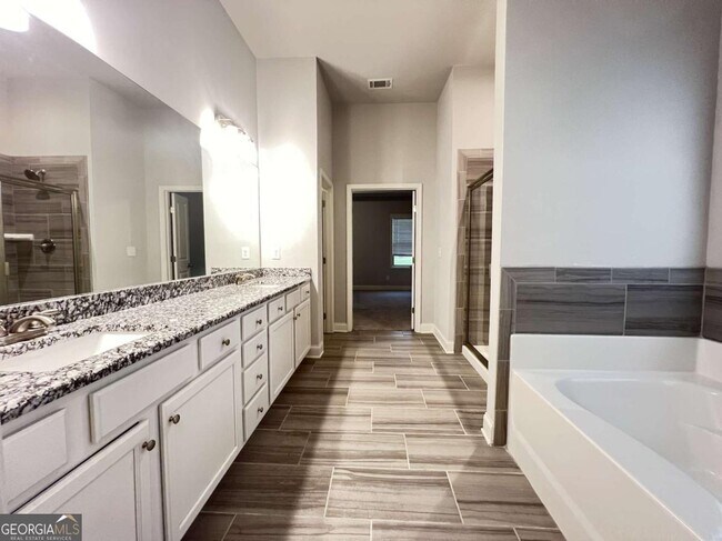 Building Photo - 4675 Silver Oak Dr SW
