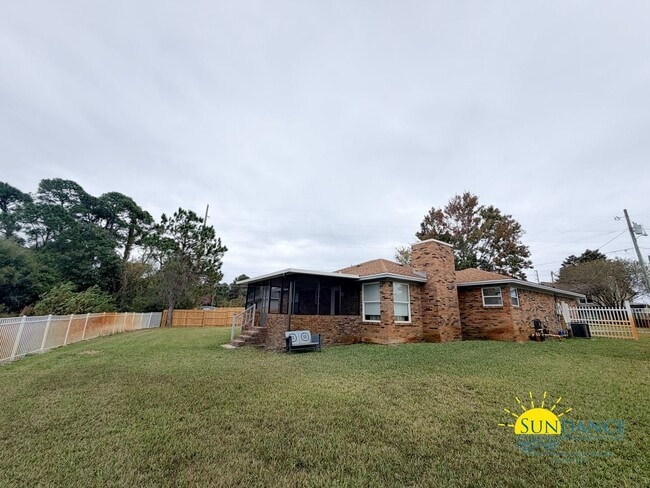 Building Photo - Stunning 3 Bedroom Home in Mary Esther-Near Hurlburt Field AFB!