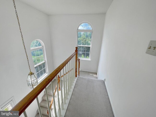 Building Photo - 310 Deer Run Ct