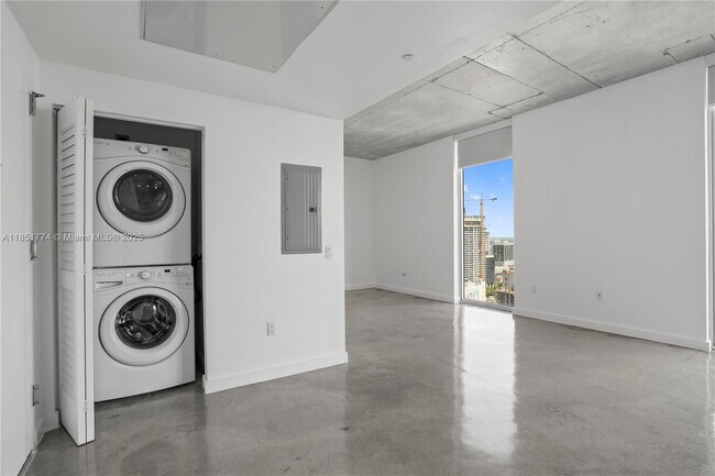 Building Photo - 151 SE 1st St