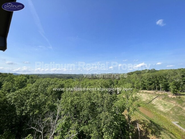 Building Photo - 2360 Manor Pointe Dr