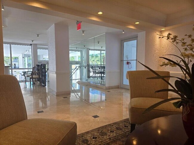 Building Photo - 511 Bayshore Dr