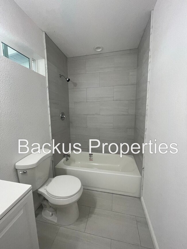 Building Photo - Wonderful ADU  with separate entrance