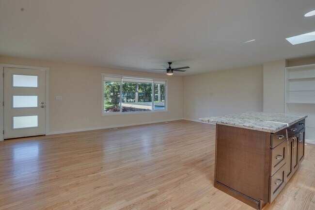 Building Photo - 2-Story, 4 Bedroom 3 Bath in Shoreline!  $3,800.00/mo.