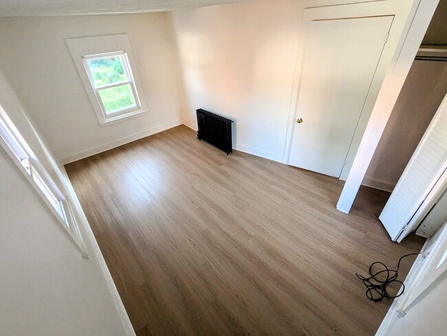 Building Photo - 51 Maple St