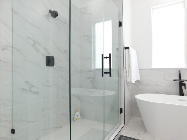 Building Photo - 3460 Bremond St
