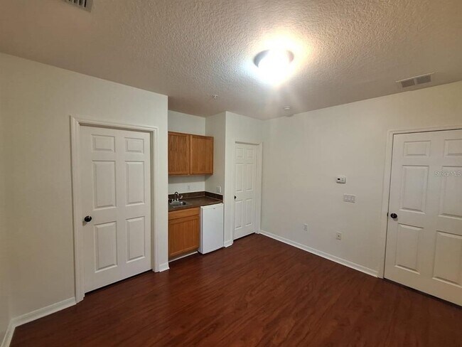Building Photo - 1350 Chatfield Pl