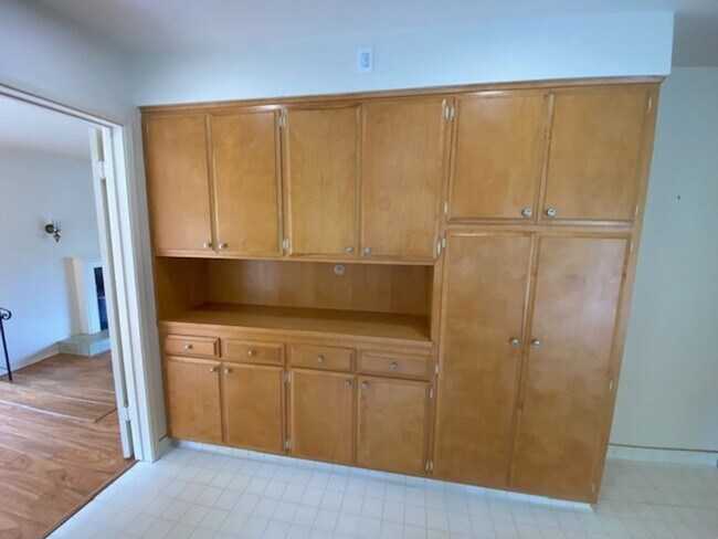 Building Photo - 3093 Hermitage Rd