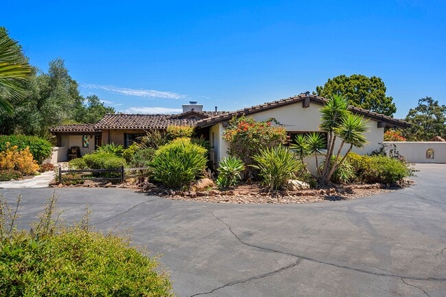 Building Photo - This Beautiful Hacienda Style Home combine...