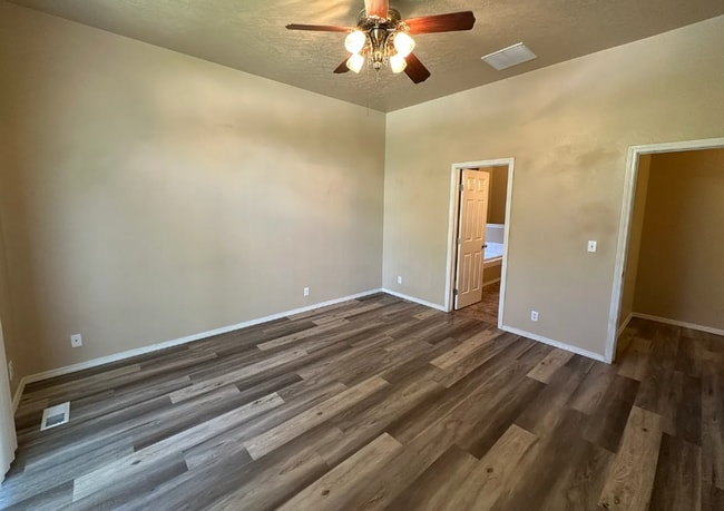 Building Photo - Comfortable & Stylish Single-Level Living ...