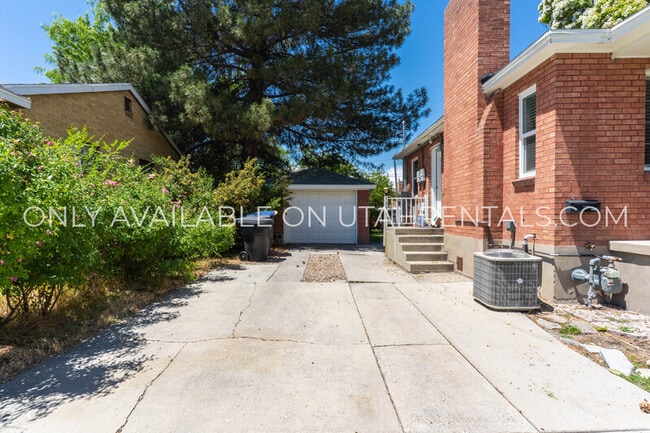 Building Photo - 1345 N 300 W