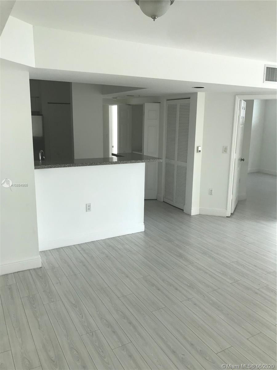 Building Photo - 1155 Brickell Bay Dr