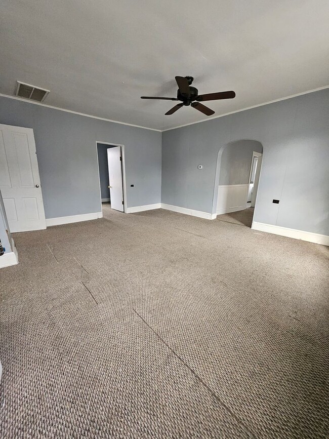 Building Photo - 1619 Chestnut St