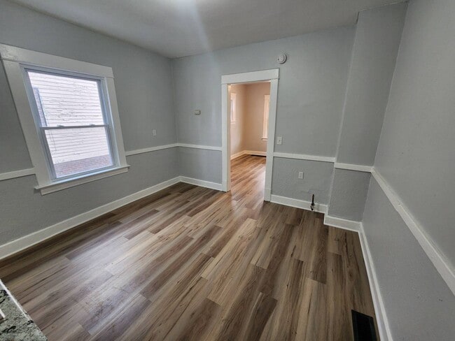 Building Photo - 12709 Parkhill Ave