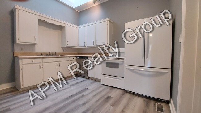 Building Photo - Two bedroom duplex off Bluff Road