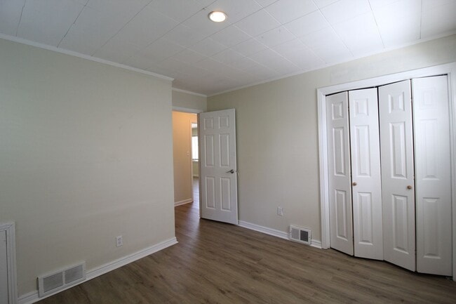 Building Photo - 2 Bedroom 1 Bath Home In Prairie Village