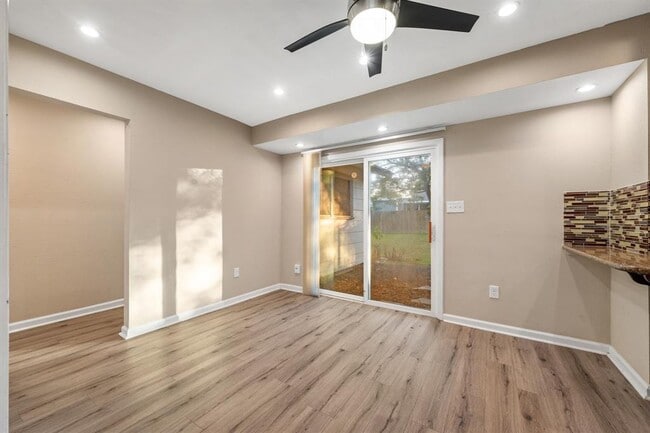 Building Photo - 1009 Alden Dr