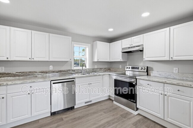 Building Photo - 2415 Piedmont St NW